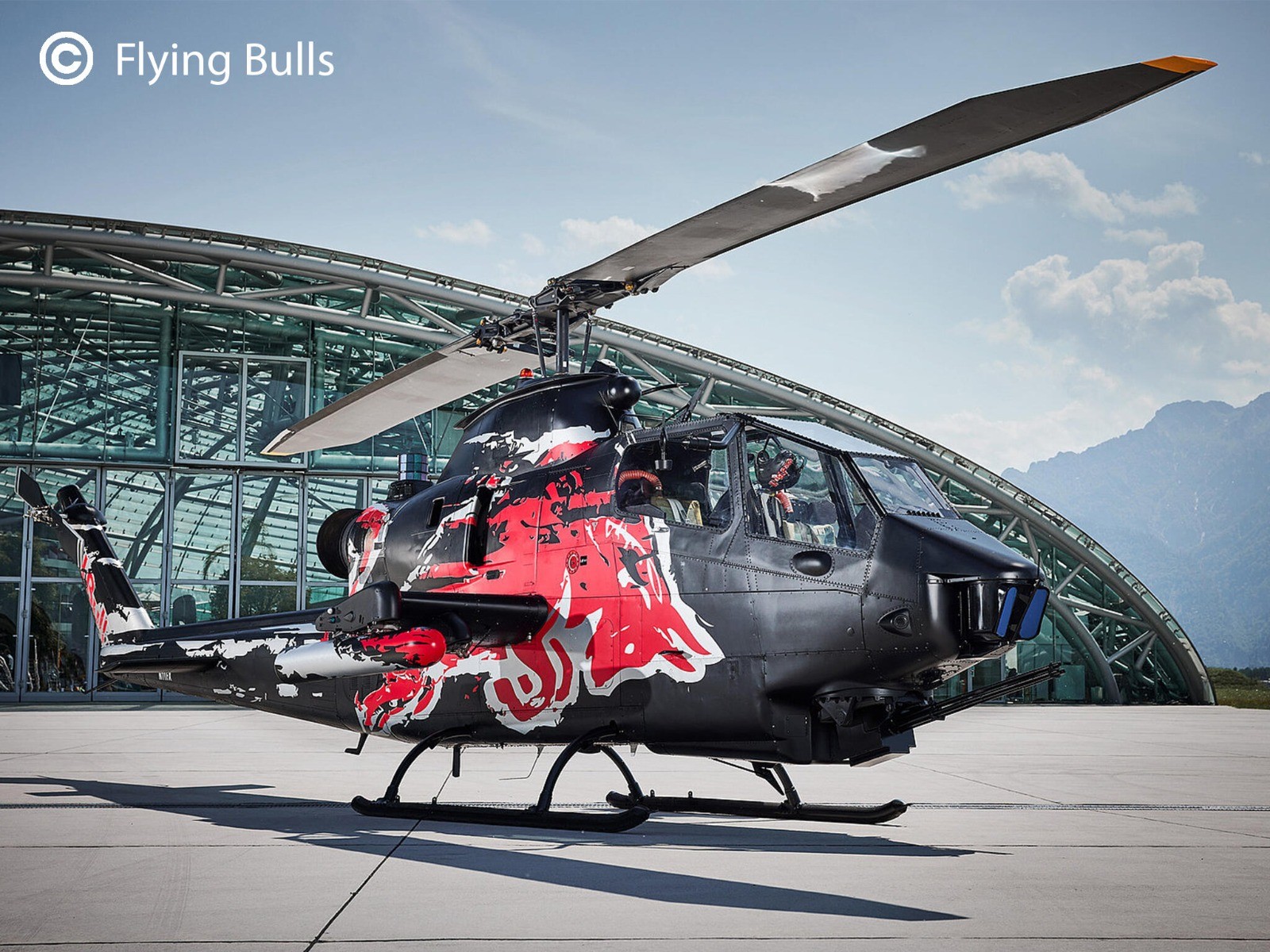Revell 1/48 Flying Bulls Bell AH-1F Cobra Cadeauset