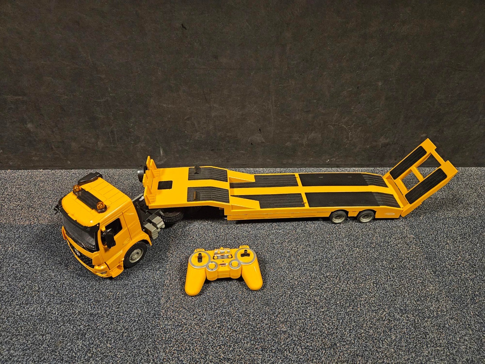 Tweedehands Jamara 1/20 Flatbed Truck Mercedes-Benz Arocs afbeelding