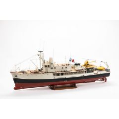 Billing Boats Calypso houten scheepsmodel 1:45 (Nu tijdelijk met gratis rode muts van Jacques Yves Cousteau)