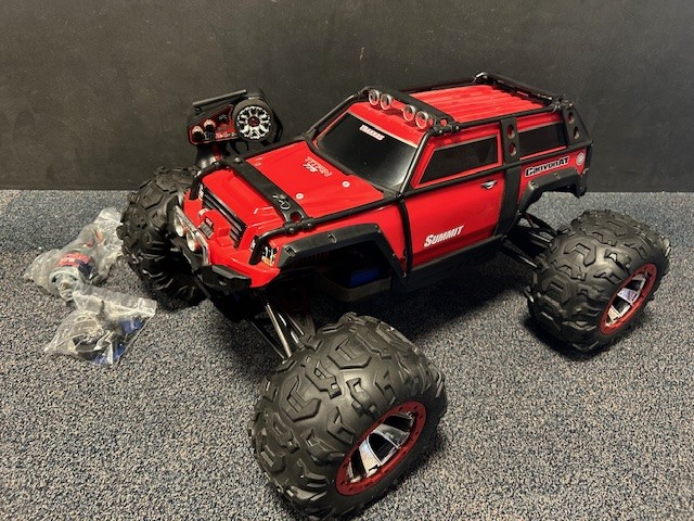 Tweedehands Traxxas Summit - Rood afbeelding