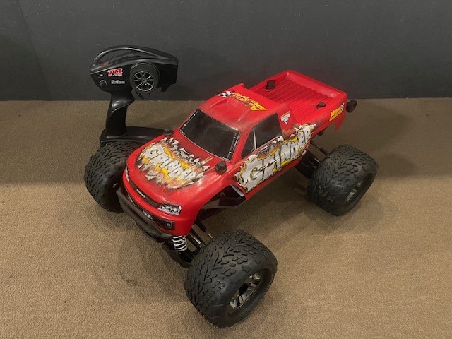 Tweedehands Traxxas Stampede 4x4 VXL met stalen assen, en Grinder body afbeelding