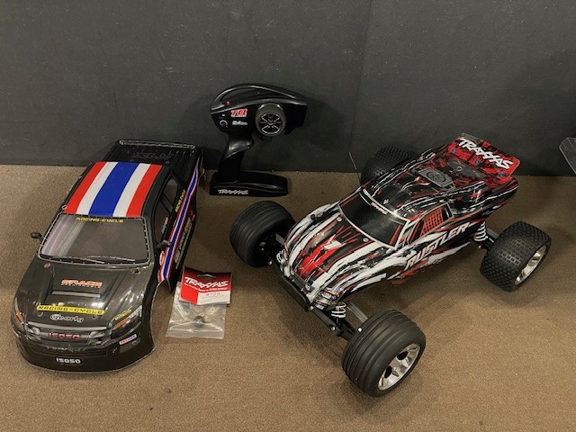 Tweedehands Traxxas Rustler met VXL set, en extra body afbeelding