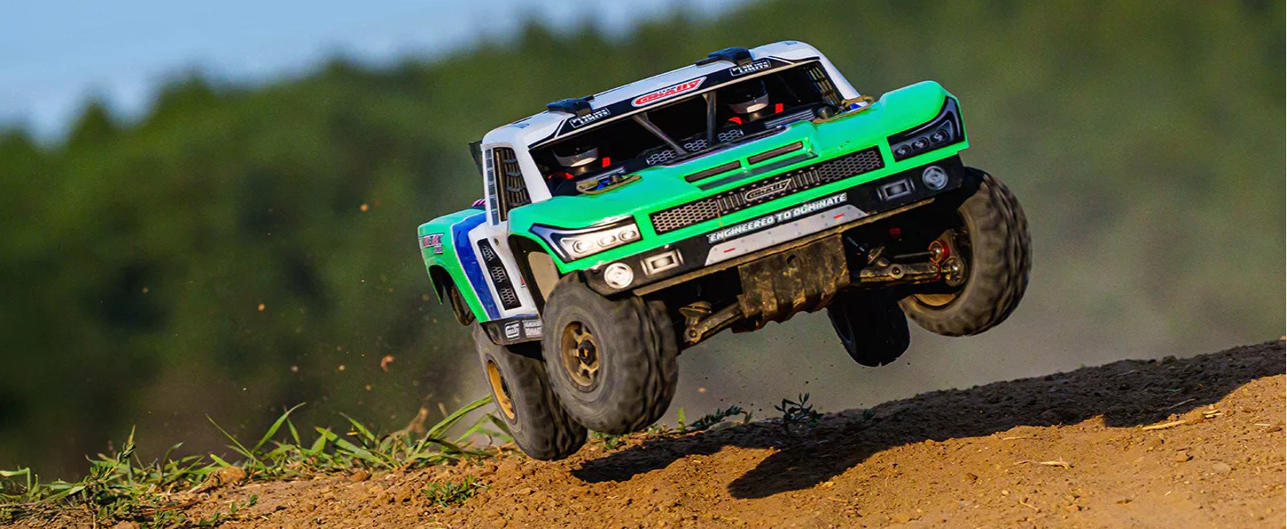 Team Corally Shiroi vs Traxxas Unlimited Desert Racer